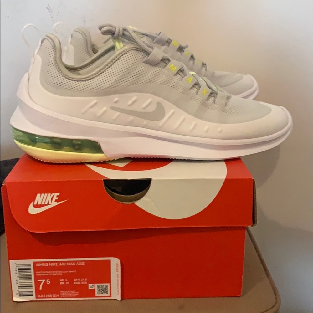 Women’s Nike Air Max Axis
